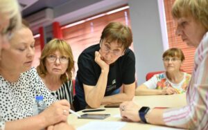 Як людям 60+ опанувати онлайн-банкінг і не піддатися шахраям