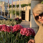 52-річна художниця Зінаїда Кубар через соцмережі відстоює «право» свого 26-річного коханого сержанта не служити ніде, окрім Києва, – ЗМІ