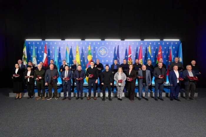 Зеленський нагородив прифронтові міста: хто отримав відзнаку