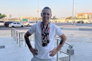 Рекорд, Майк Тайсон і 80 000 “відрізаних” глядачів: історія, що переросла у біохакінг-конференцію