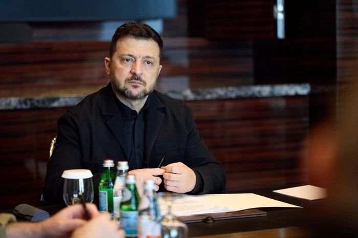 Росія зірвала перемир’я. Зеленський скликає військових, аби підготувати відповідь