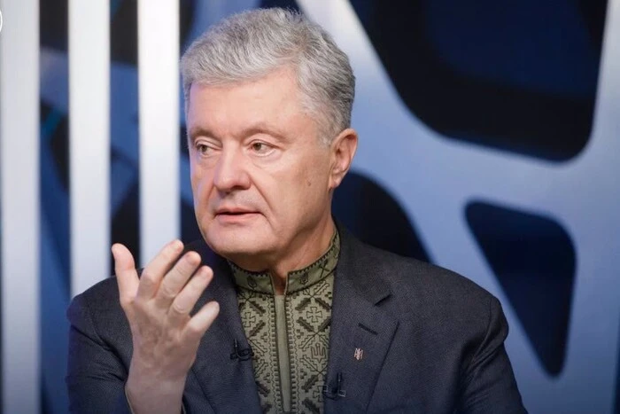 Порошенко відмовився від польського ордена, але не втримався від згадки про санкції Зеленського