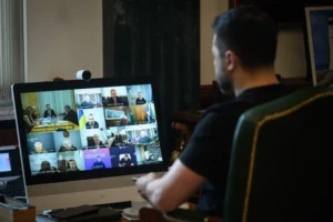Зеленський розкритикував владу Києва через невиконання плану стійкості