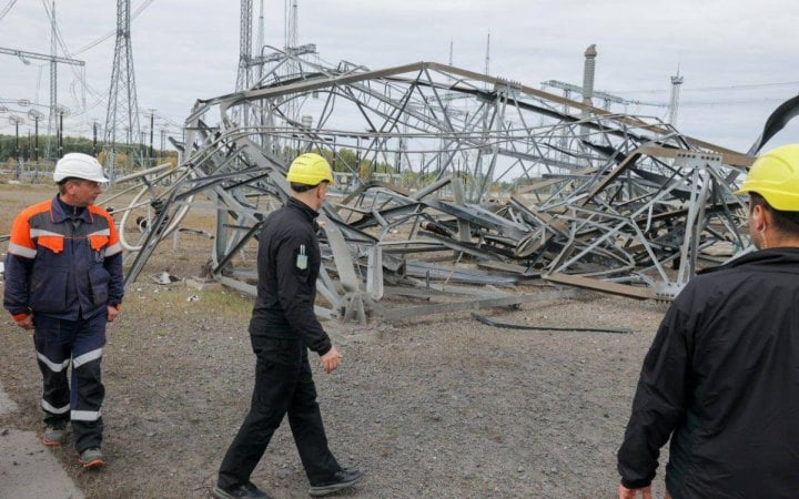 Опалювальний сезон в Україні стартував на тлі погіршення зі світлом